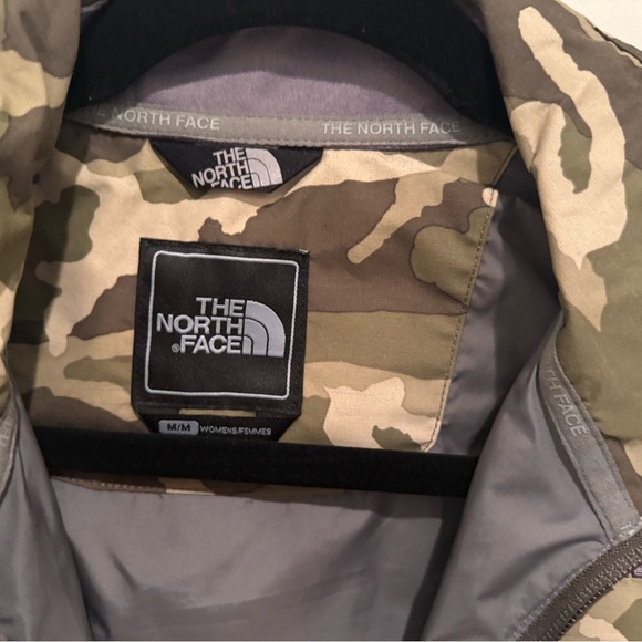 The North Face Men's Green Camouflage Field Jacket - Picture 2 of 3